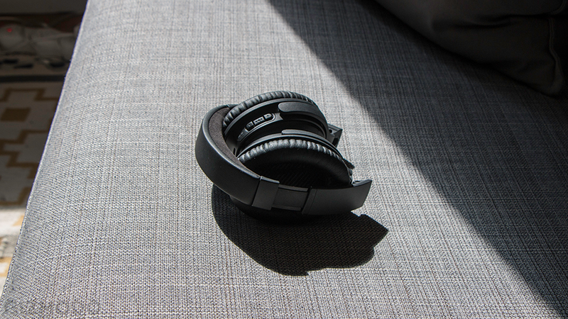 The QC35s are lightweight and compact, two great features for travelers who might buy them for the great noise cancelling.